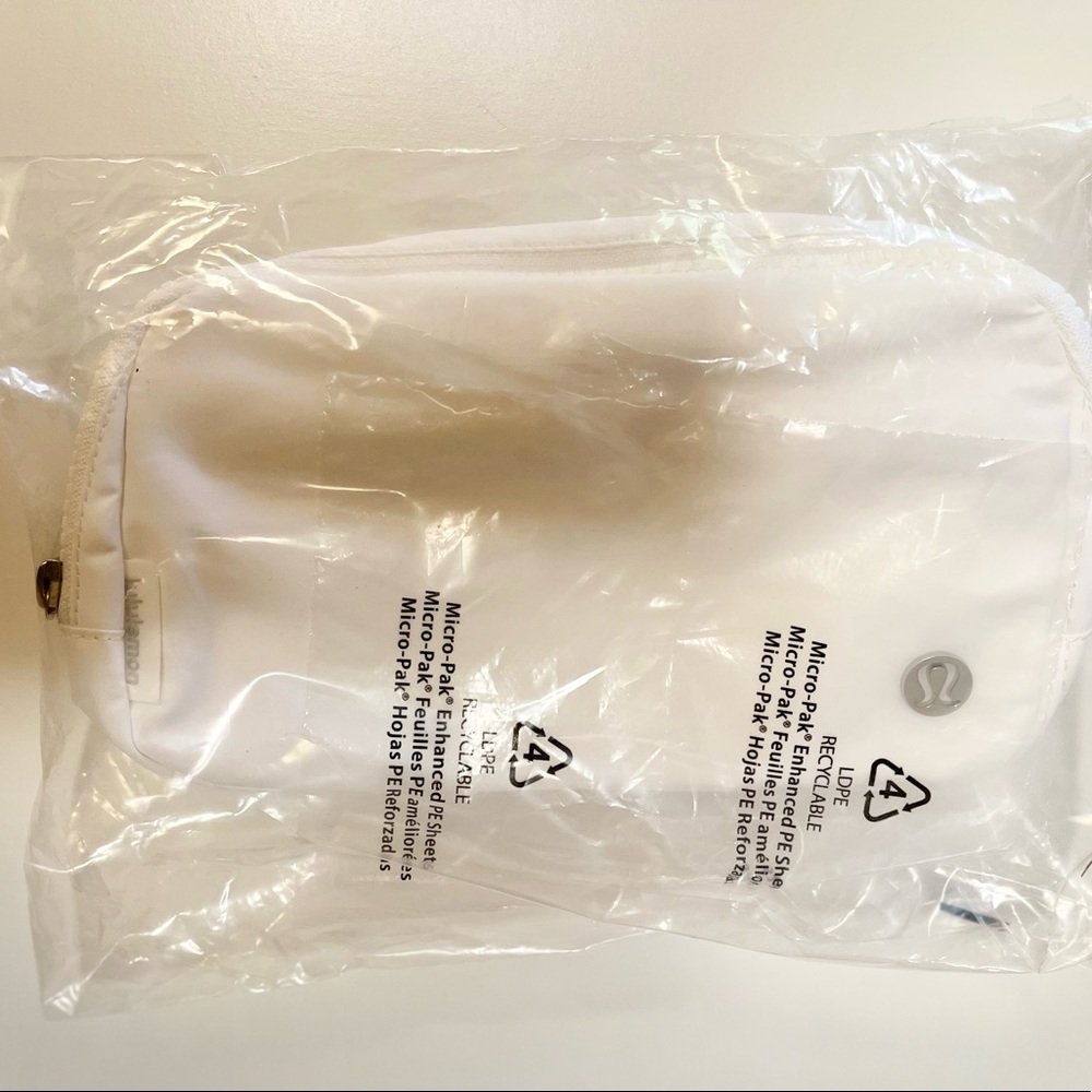 Lululemon Everywhere Belt Bag NWT